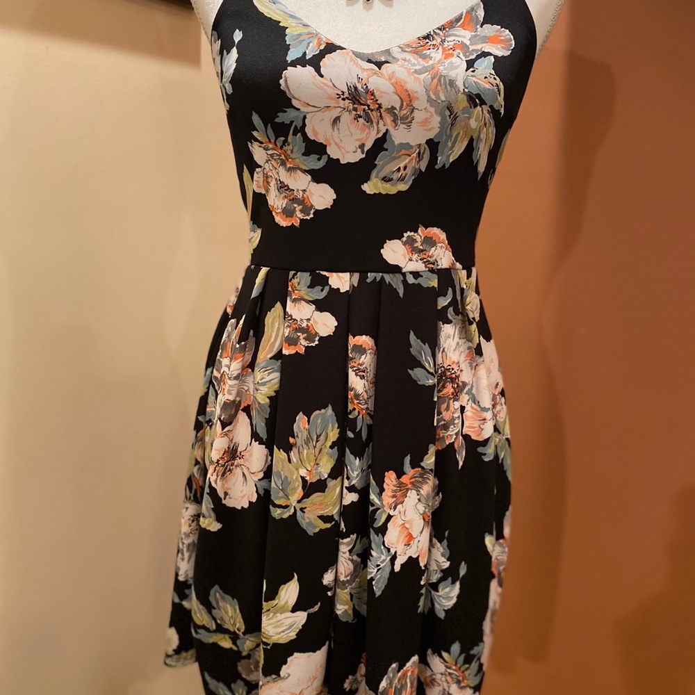 Dress - Picture 5 of 11